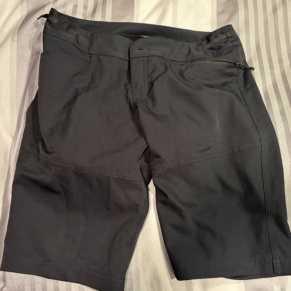 Specialized women's Trail short size medium black w/ padded liner